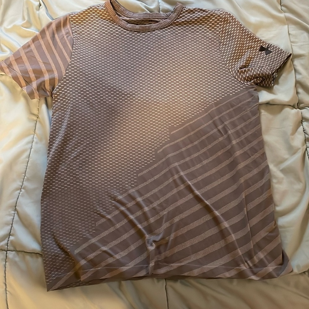 Gray elastic under armor short sleeve tee